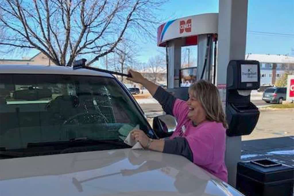 Dusterhoft employee wiping car windshield